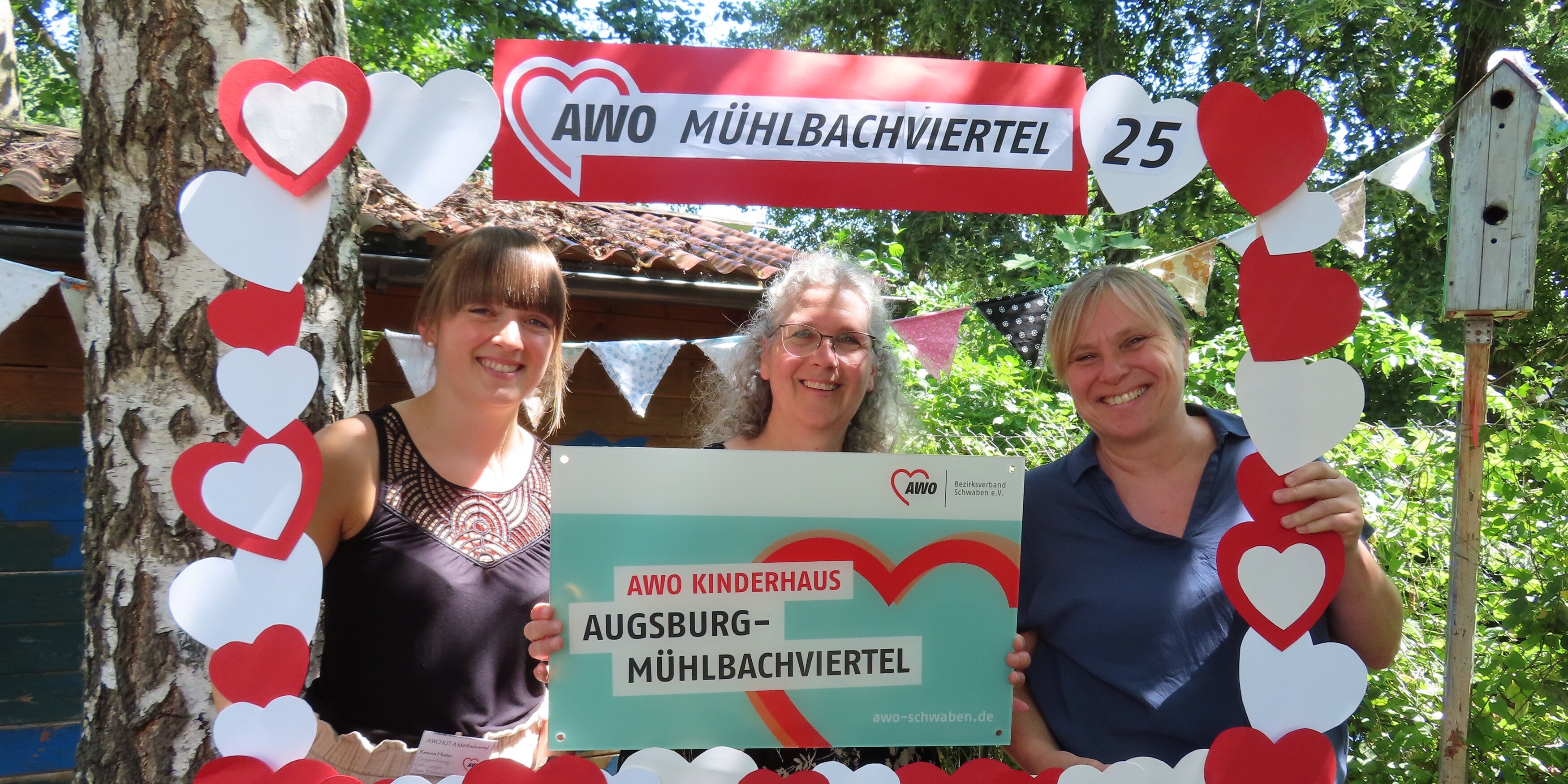 Gruppenbild Jubiläum AWO Kinderhaus Augsburg-Mühlbachviertel, von Links: Ramona Huster, Birgit Achter, Silke Scherer