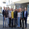 Gruppenbild vor Geschäftsstelle