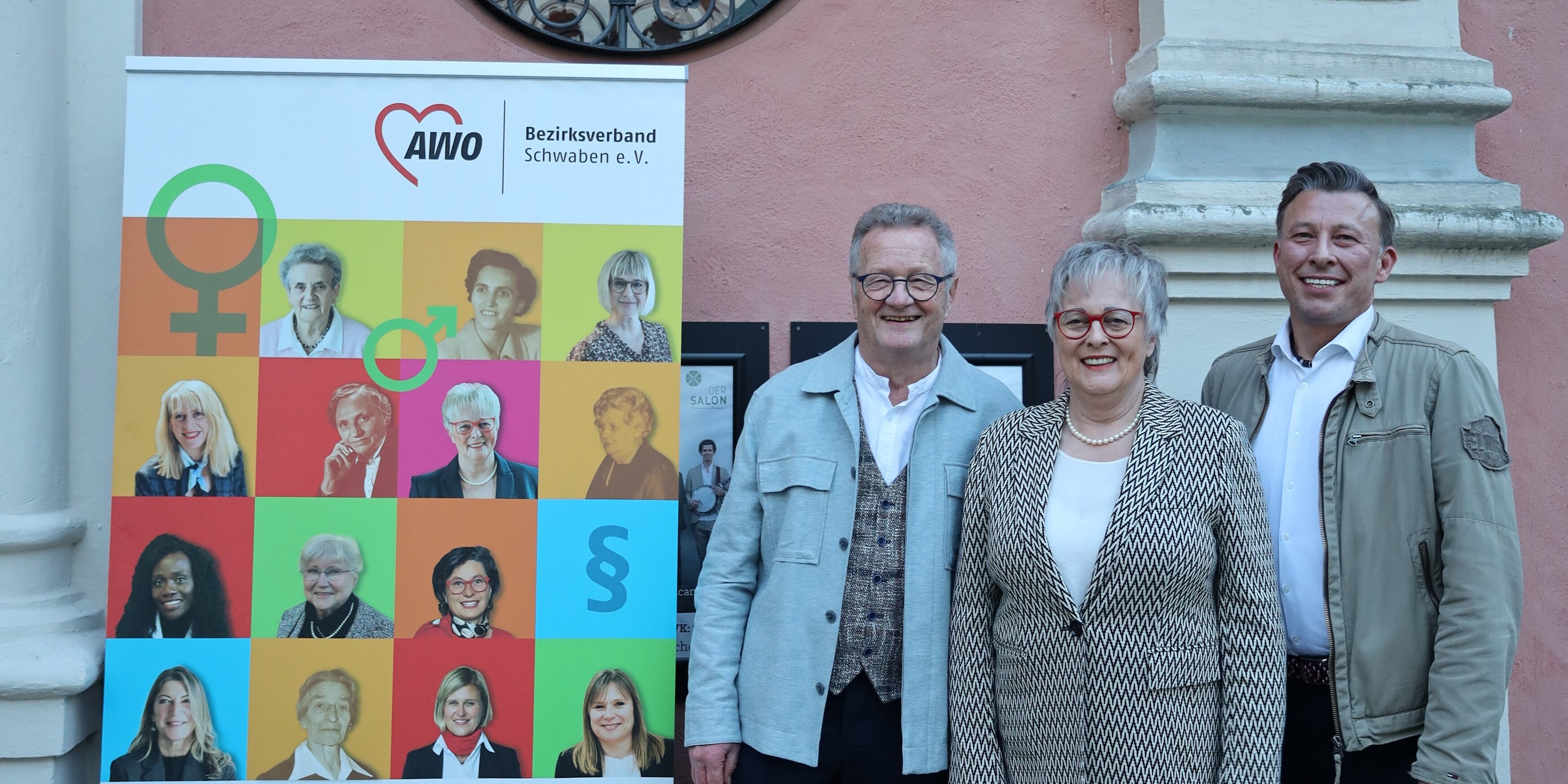 FRauenausstellung Gruppenbild: Robert Treffler, Brigitte Protschka, Hans Jürgen Ulm