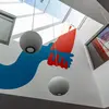 Flur der neuen Geschäftsstelle mit kreativer Wandgestaltung