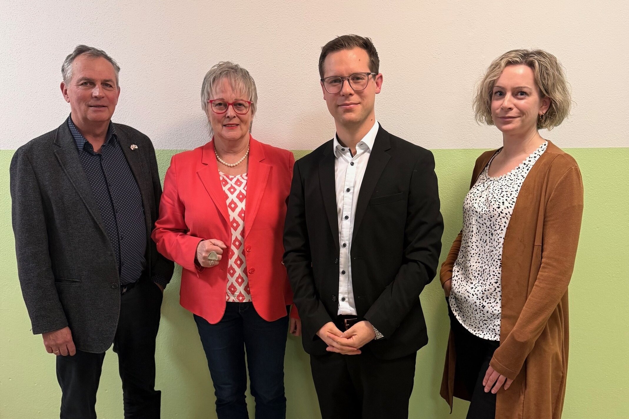 Gruppenbild, von links: Dieter Egger, Brigitte Protschka, Frederik Hintermayr, Sandra Ferner