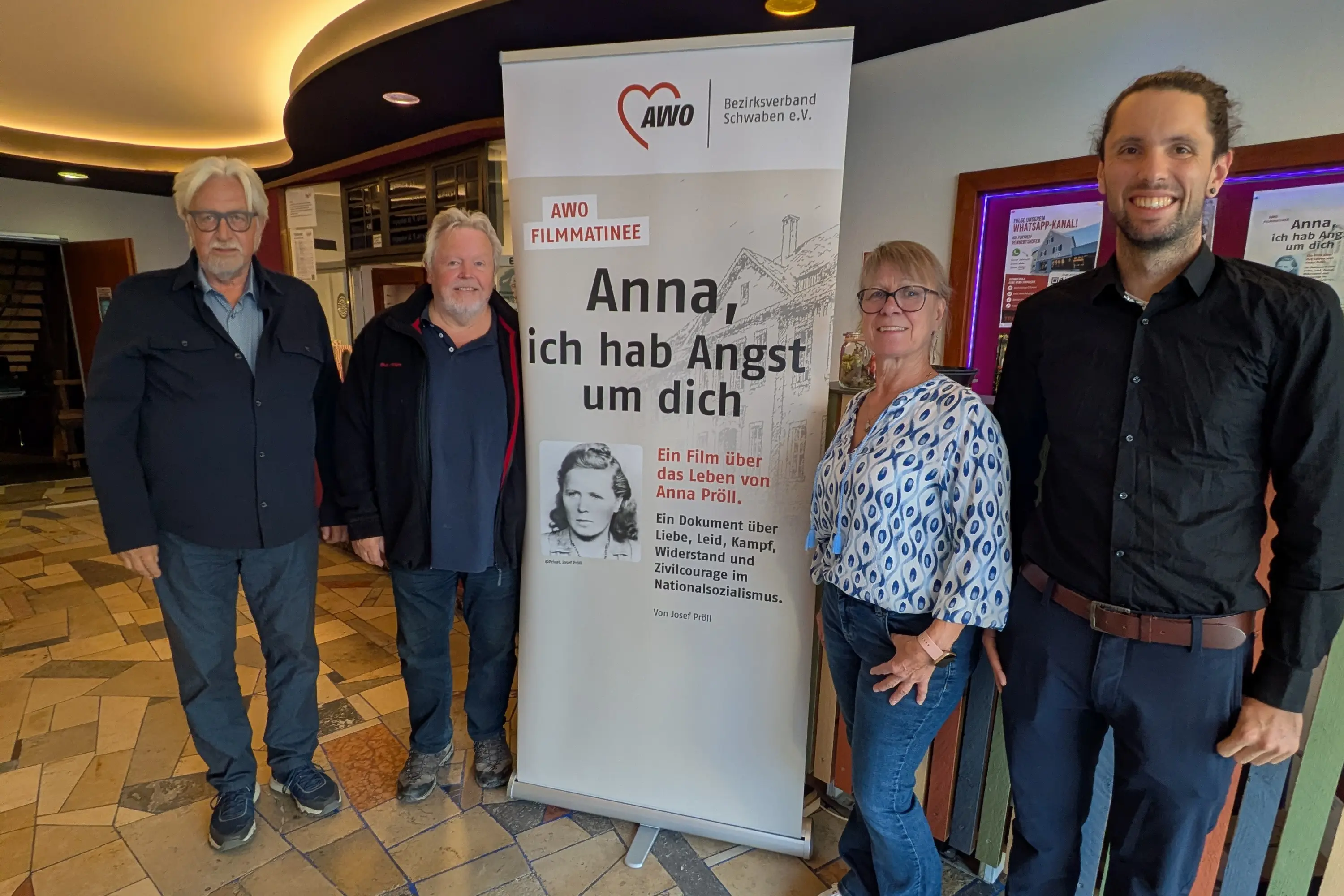 Gruppenbild AWO-Filmmatinee Rennertshofen, von links: Horst Winter, Josef Pröll, Barbara Mörtel, Marcel Keller
