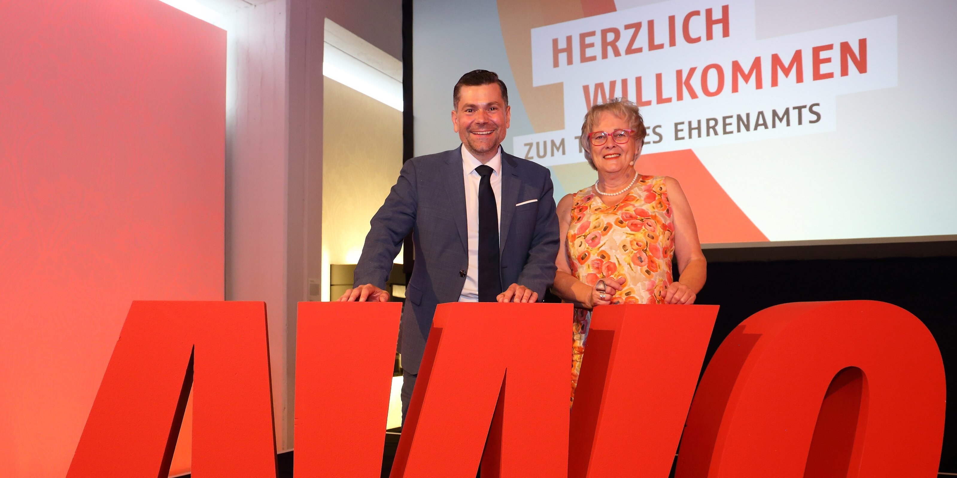 Tag des Ehrenamts 2026: Augsburger Oberbürgermeister Dr. Florian Freund und AWO-Präsidentin Brigitte Protschka