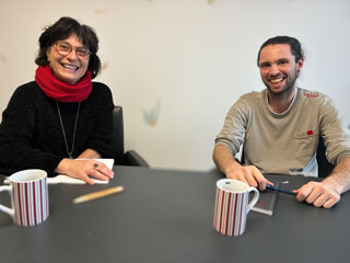 Gemeinsamer Einsatz für Bildung, Demokratie und Erinnerungsarbeit. Kristina Kolb-Djoka (AWO Kreisverband Aichach-Friedberg) und Marcel Keller (AWO Kreisverband Memmingen-Unterallgäu) wurden zu Beauftragten für Bildung, Demokratie und Erinnerungsarbeit im Präsidium der AWO Schwaben ernannt. Foto: AWO Schwaben / Melissa Müller